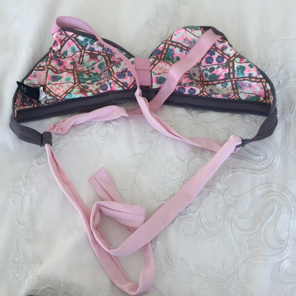 Maaji two piece grey and pink cross cross bikini - Picture 5 of 5